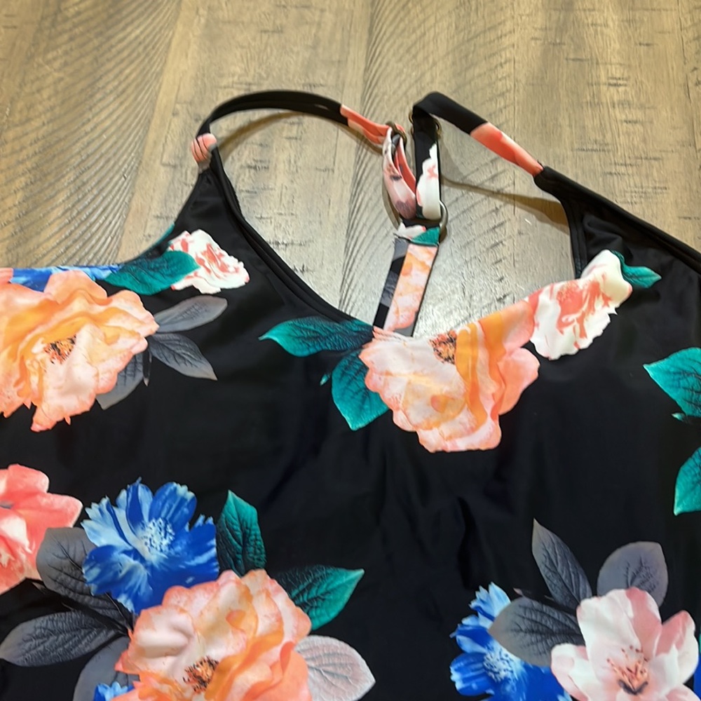 42 Island Escape NWT size 8 swim top - Picture 3 of 7